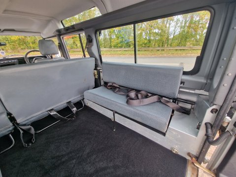 Land Rover Defender 110 TD5 STATION WAGON 22