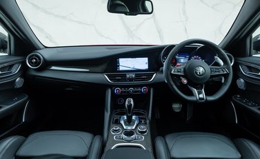 Alfa Romeo Giulia QUADRIFOGLIO 21