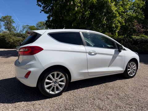 Ford Fiesta 1.0T EcoBoost Titanium Euro 6 (s/s) 3dr 8