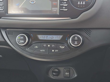 Toyota Yaris 1.5 VVT-h Icon Tech Hatchback 5dr Petrol Hybrid E-CVT Euro 6 (s/s) (100 ps) 25