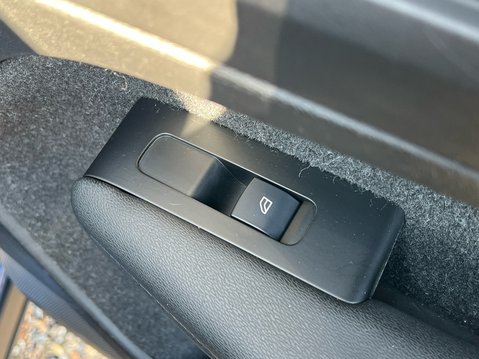 Volvo XC40 RECHARGE T5 R-DESIGN 37