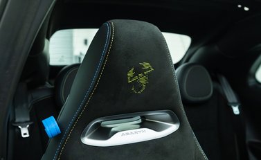 Abarth 500e Scorpionissima Cabrio 16