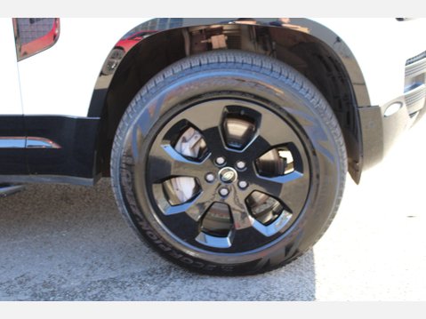 Land Rover Defender 3.0 D300 MHEV X-Dynamic SE SUV Auto 4WD 31