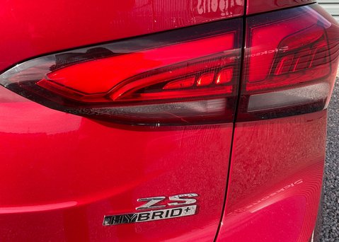 MG ZS 1.5 HYBRID+ TROPHY 13