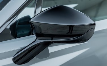 Aston Martin DBX 707 32