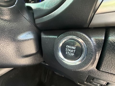 Toyota Hilux INVINCIBLE X 4WD D-4D DCB 31