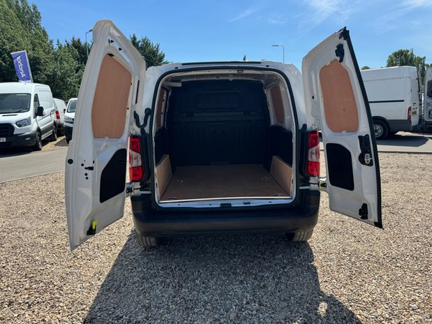 Peugeot Partner SWB L1H1 [SOLD KH] Low Roof Professional Premium+ Air Con Sensors EURO 6 8