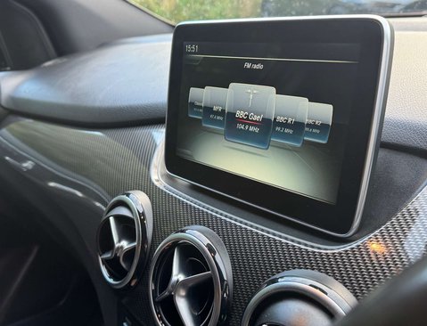 Mercedes-Benz B Class 2.1 B 200 AMG Line Premium+ D Auto 5dr 40