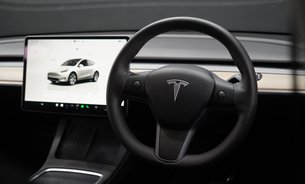 Tesla Model Y RWD Comfort Suspension GROK AI Adaptive LEDs 1Owner VATQ 17