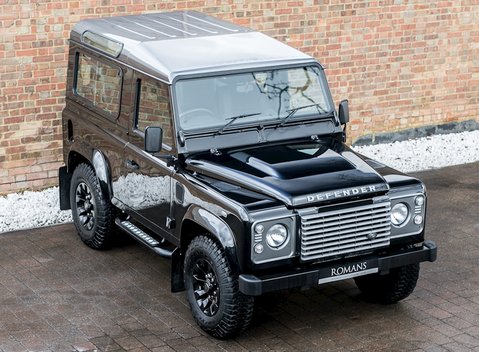 Land Rover Defender 90 XS 8