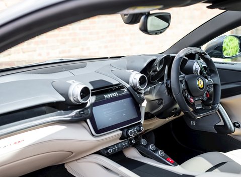 Ferrari GTC4 Lusso 16