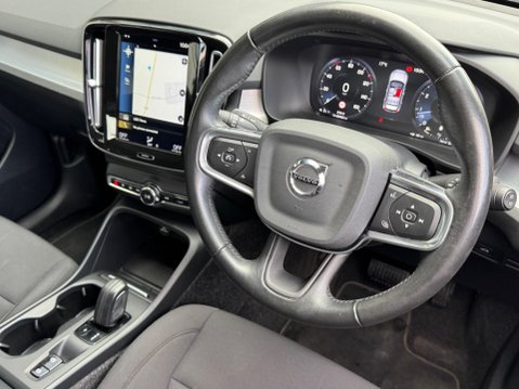 Volvo XC40 2.0 B4 MHEV Momentum Auto AWD Euro 6 (s/s) 5dr 2