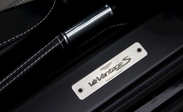 Aston Martin V12 Vantage S 17