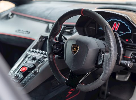 Lamborghini Aventador SV LP 750-4 Coupe 13