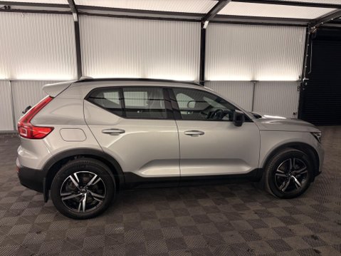 Volvo XC40 2.0 B3 MHEV Plus Dark DCT Auto Euro 6 (s/s) 5dr 61