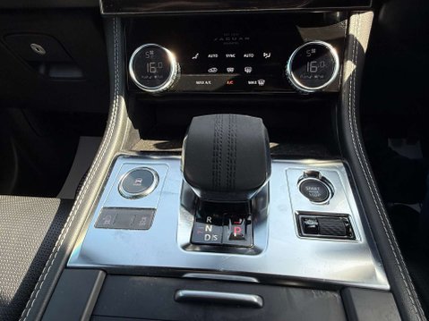 Jaguar F-Pace 2.0 D200 MHEV R-Dynamic SE SUV 5dr Diesel Auto AWD Euro 6 (s/s) (204 ps) 33