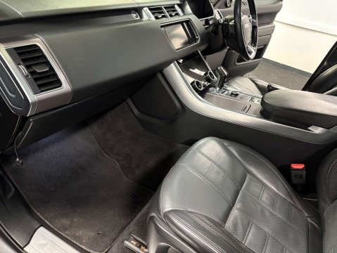 Land Rover Range Rover Sport 3.0 Range Rover Sport HSE SDV6 Auto 4WD 5dr 42