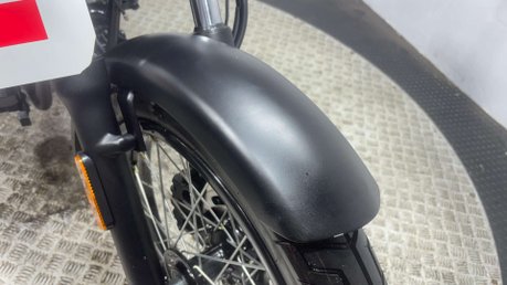 Sinnis Hoodlum 125 2019 ONLY 200 MILES NEW MOT SERVICED 125CC CRUISER BIKE 21