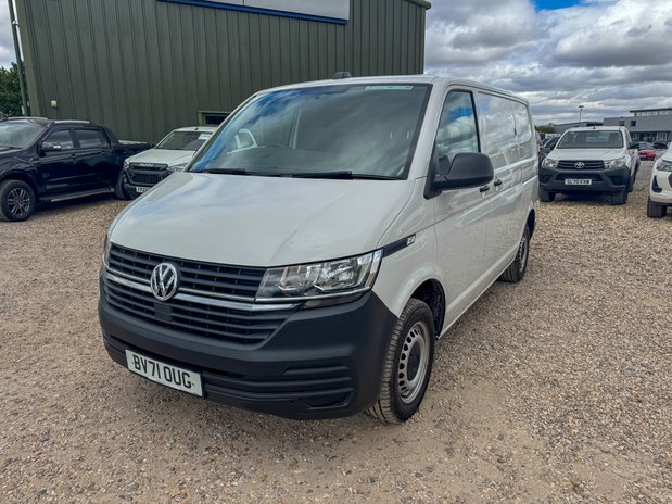 Volkswagen Transporter AUTO SWB L1H1 Low Roof Startline T32 Air Con Sensors EURO 6 2