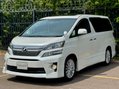 Toyota Vellfire G Edition V6 Sunroof 1