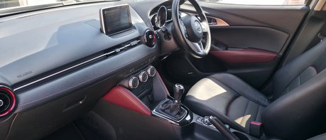 Mazda CX-3 SPORT NAV..1 FORMER KEEPER,8 SERVICES,DAB,NAV,AIR CON.STUNNING EXAMPLE  1