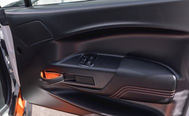 Aston Martin Vantage GT12 20