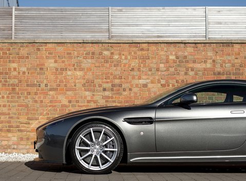 Aston Martin V12 Vantage S 30