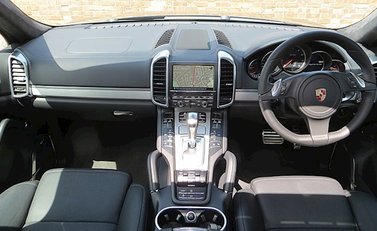 Porsche Cayenne Turbo 4