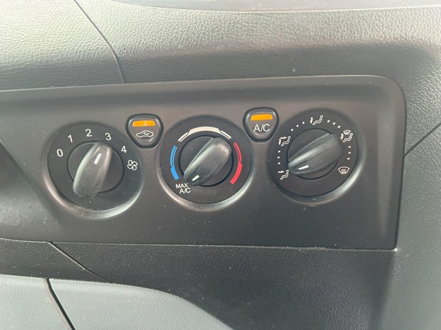 Ford Transit Custom SWB L1H1 Low Roof Limited 270 Air Con Alloys Sensors EURO 6 NO VAT 28