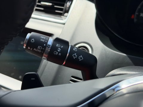 Jaguar E-Pace R-DYNAMIC HSE 16