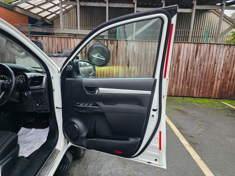 Toyota Hilux INVINCIBLE 4WD D-4D DCB 20