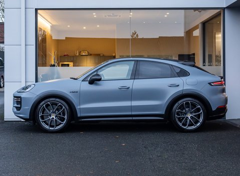 Porsche Cayenne TURBO E-HYBRID Coupe with GT Package 3
