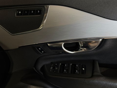 Volvo XC90 D5 MOMENTUM AWD 25