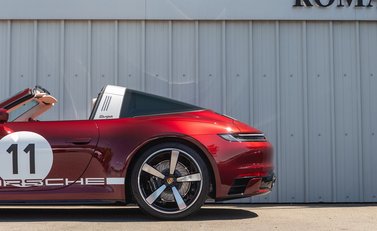 Porsche 911 (992) Targa 4S Heritage Design Edition 35