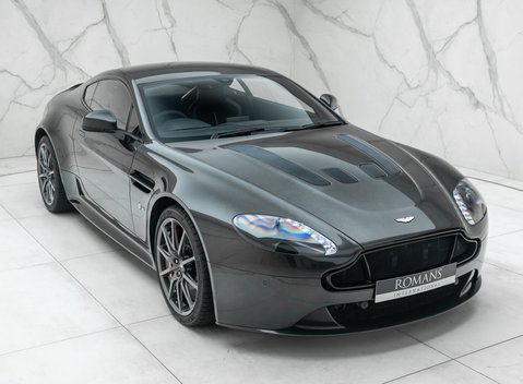Aston Martin V12 Vantage S 11