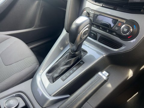 Ford Focus 1.6 Titanium Navigator Powershift Euro 5 5dr 38