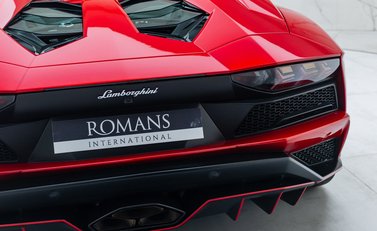 Lamborghini Aventador S LP 740-4 ROADSTER 36