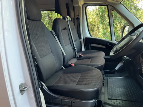 Peugeot Boxer 2.2 BlueHDi 335 Professional L3 H2 Euro 6 (s/s) 5dr 8