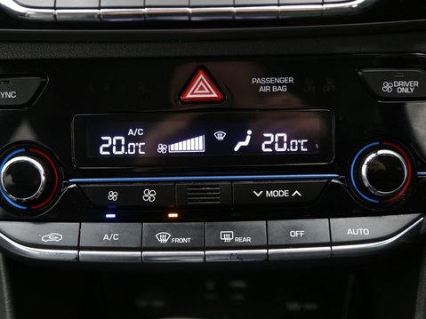 Hyundai IONIQ 1.6 h-GDi Premium SE DCT Euro 6 (s/s) 5dr 17