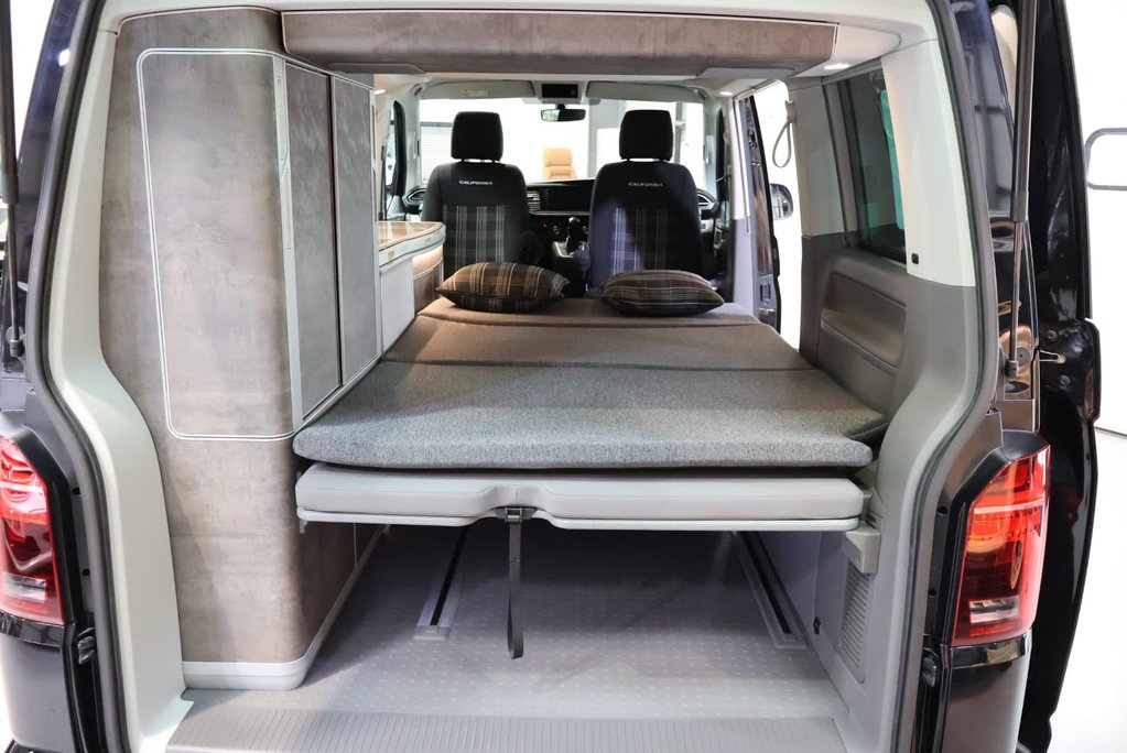 Volkswagen California OCEANI 4MOTION DSG HUGE SPEC VERY RARE  5 YEAR WARRANTY FROM NEW  4 BERTH 36