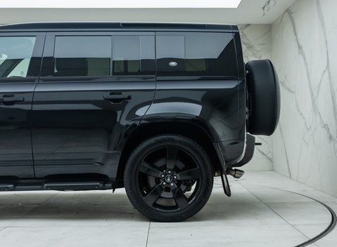 Land Rover Defender 110 V8 Bond Edition 43