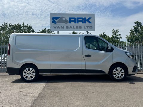 Renault Trafic 2.0 dCi Blue LL30 Sport Panel Van 5dr Diesel Manual L2 H1 Euro 6 (s/s) (130 3