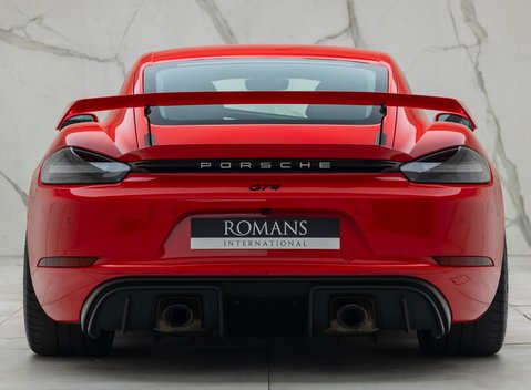 Porsche Cayman GT4 (718) 8