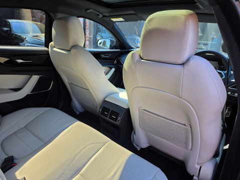 Jaguar XE 2.0 XE R-Dynamic Black Auto 4dr 29