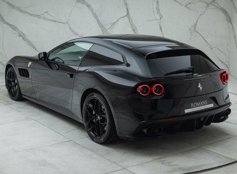 Ferrari GTC4 Lusso T 12