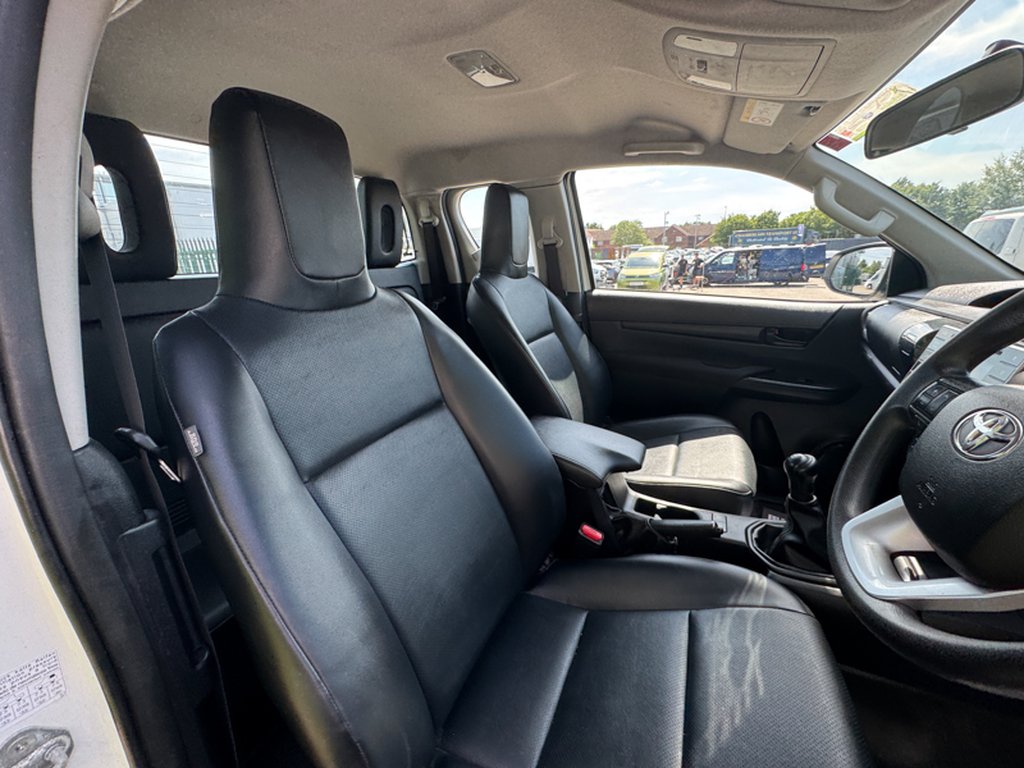 TOYOTA HILUX ACTIVE 2.4 LT EXTENDED CAB TOW BAR AIR CON EURO 6 31,026...