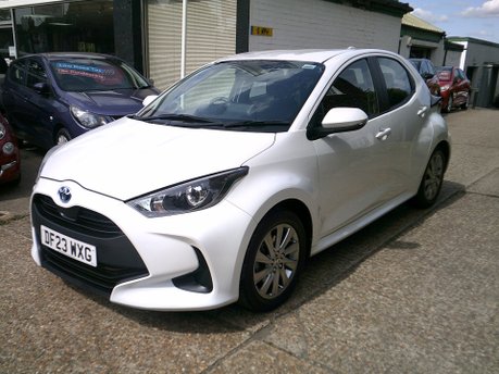 Toyota Yaris ICON FHEV ONLY 17,000 MILES FROM NEW 11