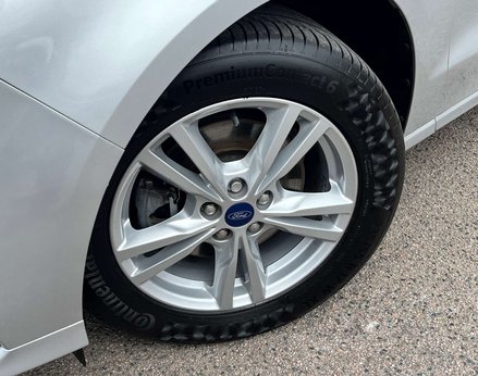 Ford S-Max 2.5 S-Max Titanium HEV CVT 5dr 3