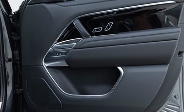 Land Rover Range Rover P440e HSE 16