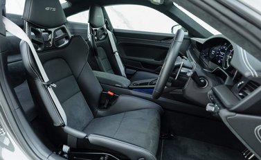 Porsche 911 Carrera GTS (992) 11